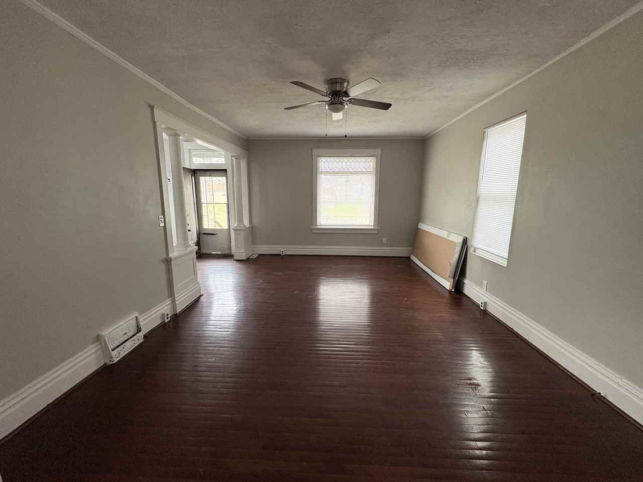 808 South Greenlawn Avenue - Photo 4 of 14