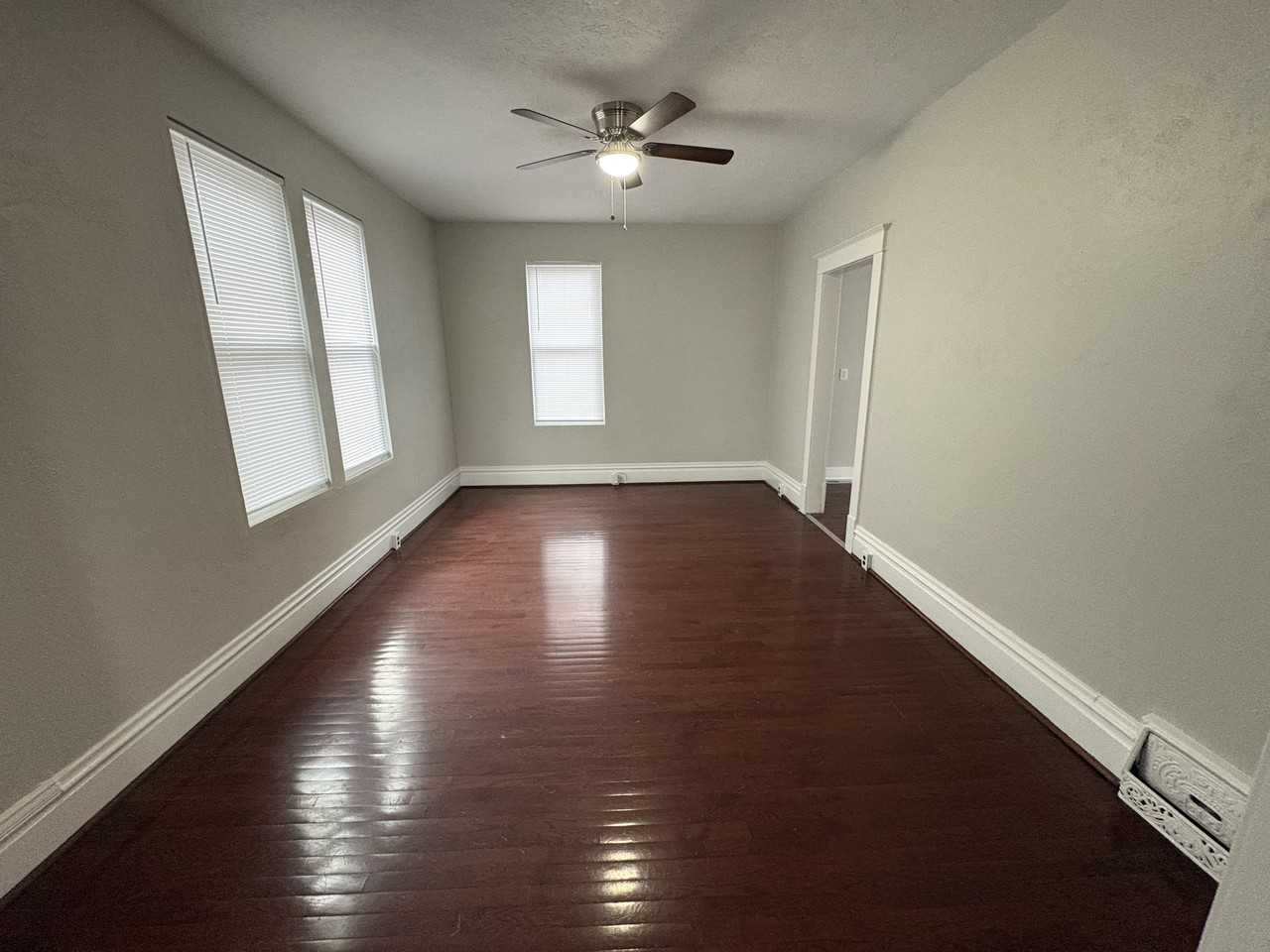 808 South Greenlawn Avenue - Photo 5 of 14