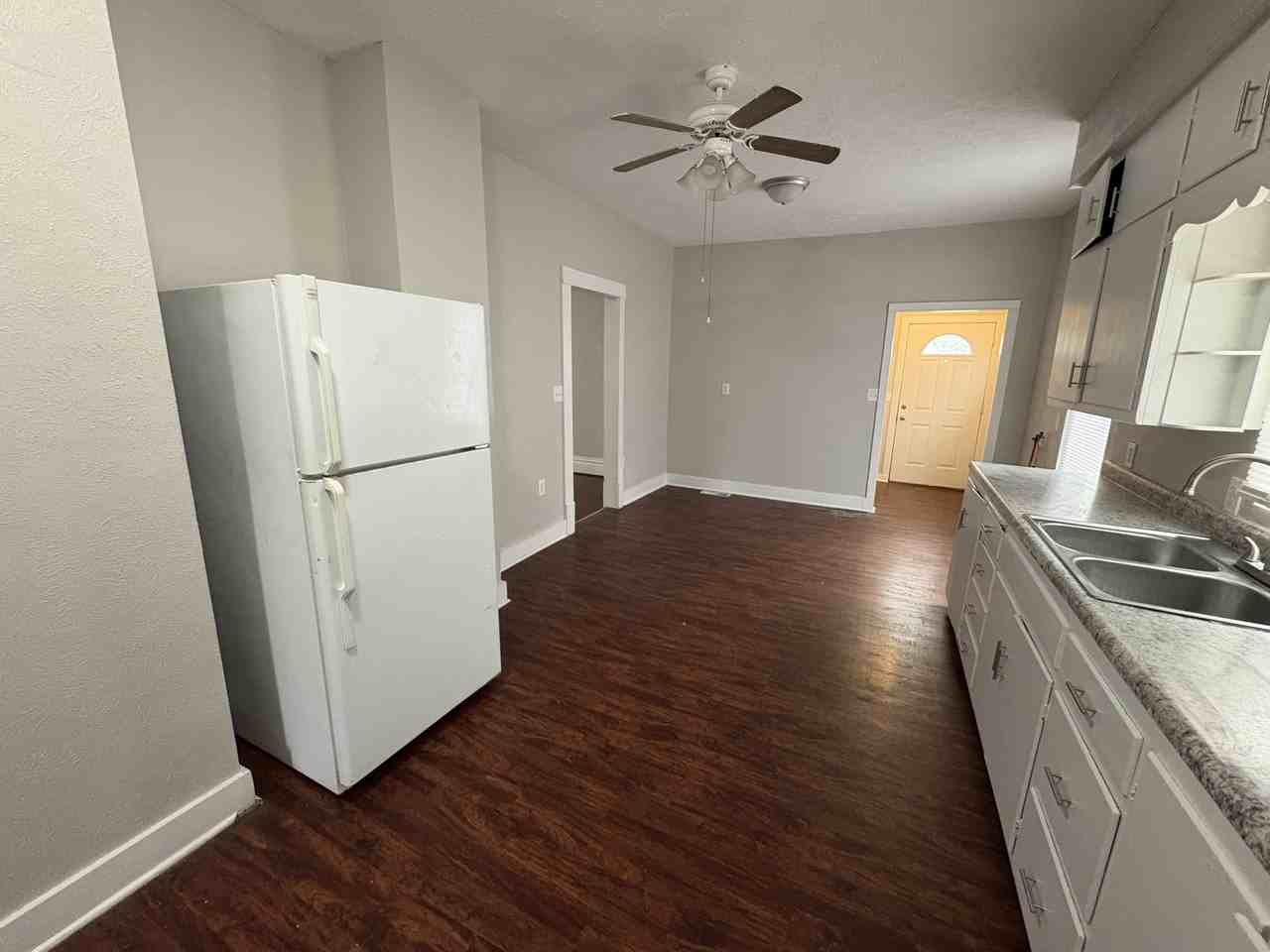 808 South Greenlawn Avenue - Photo 6 of 14