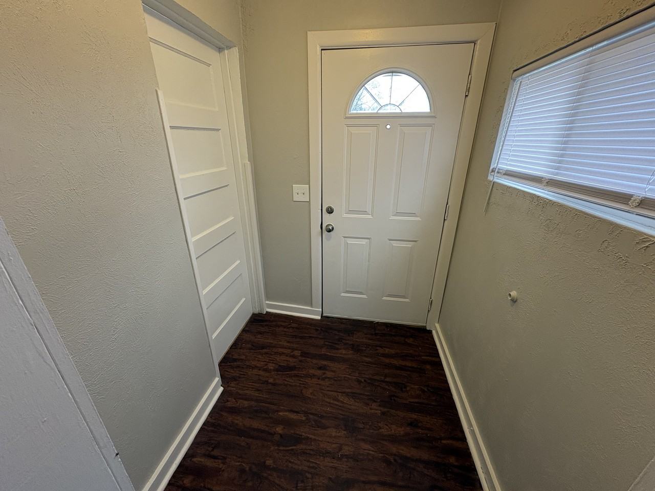 808 South Greenlawn Avenue - Photo 7 of 14