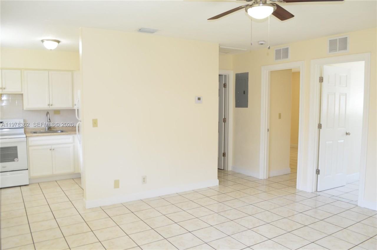 701 Southwest 15th Avenue - Photo 2 of 11