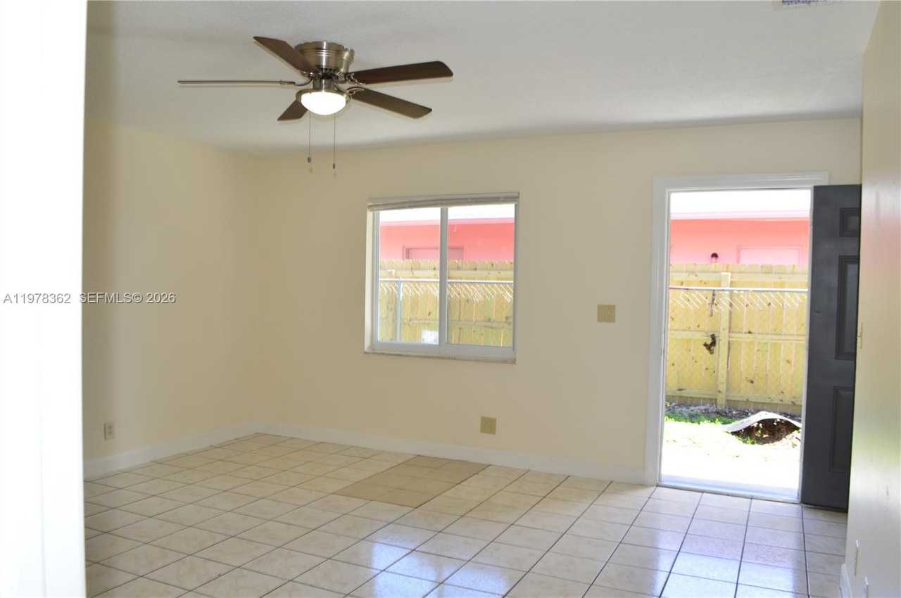 701 Southwest 15th Avenue - Photo 5 of 11