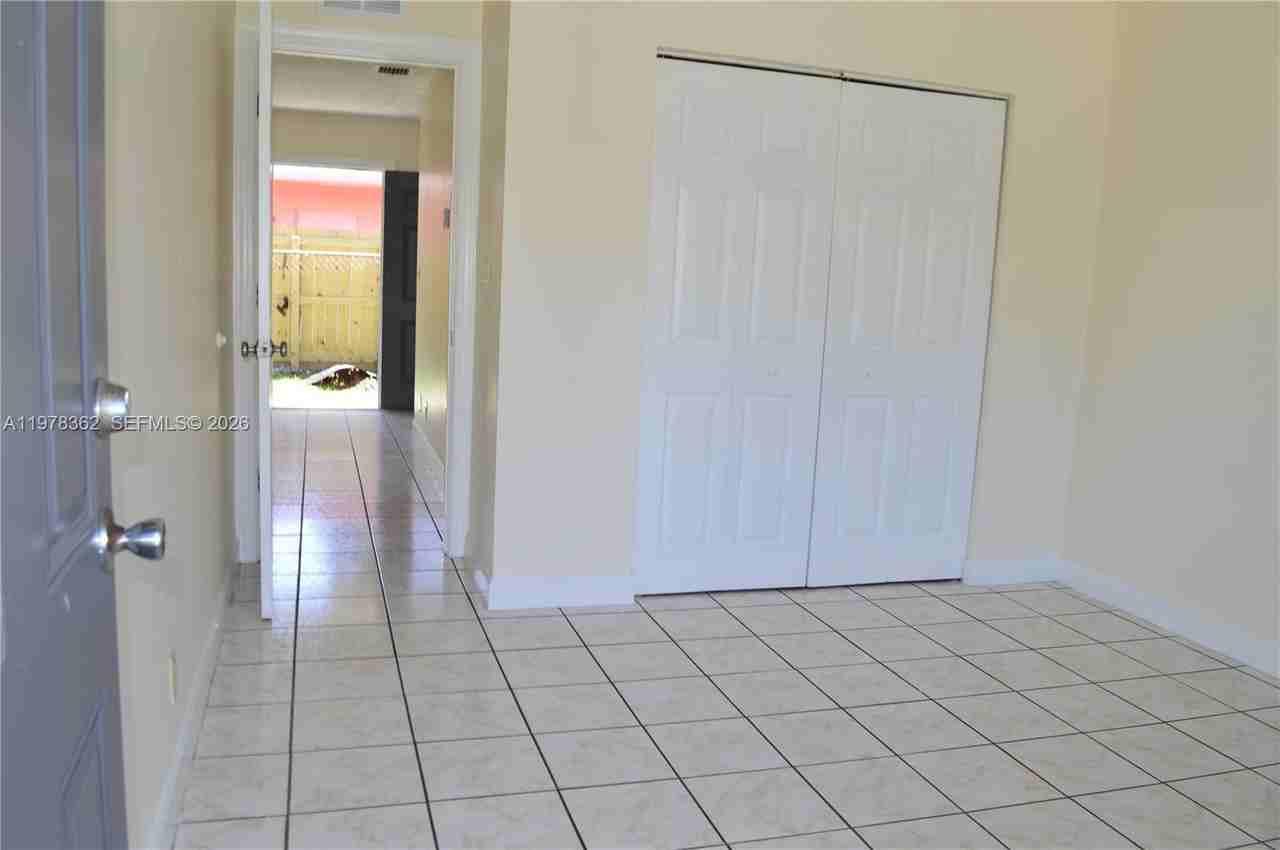 701 Southwest 15th Avenue - Photo 7 of 11