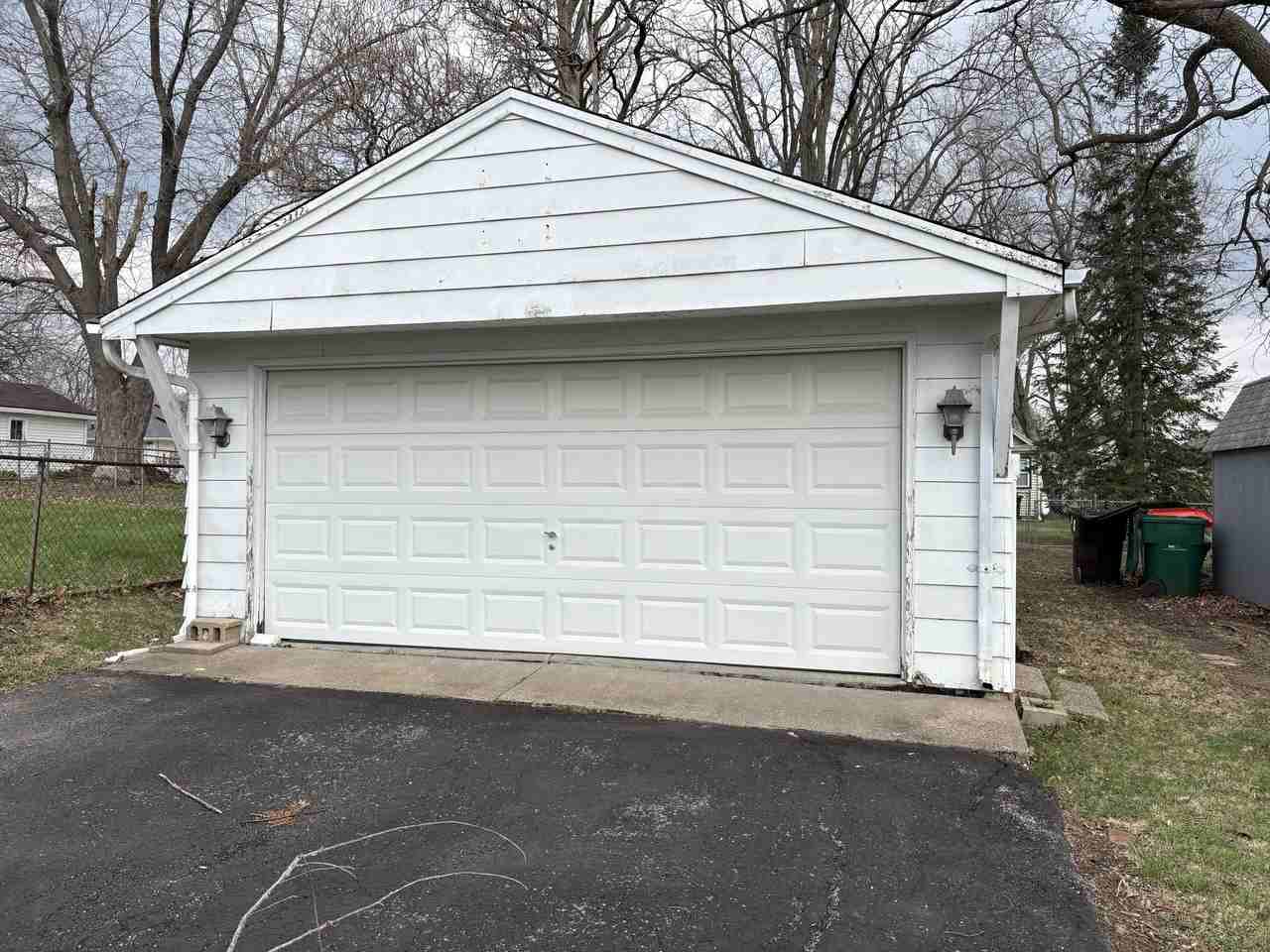 3820 North Ashton Avenue - Photo 3 of 8