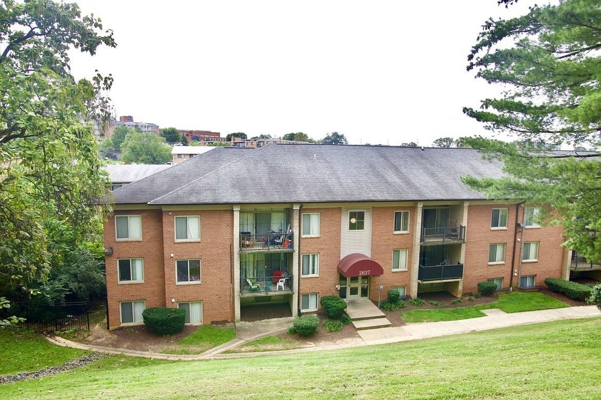 Oxford Manor - Photo 5 of 14