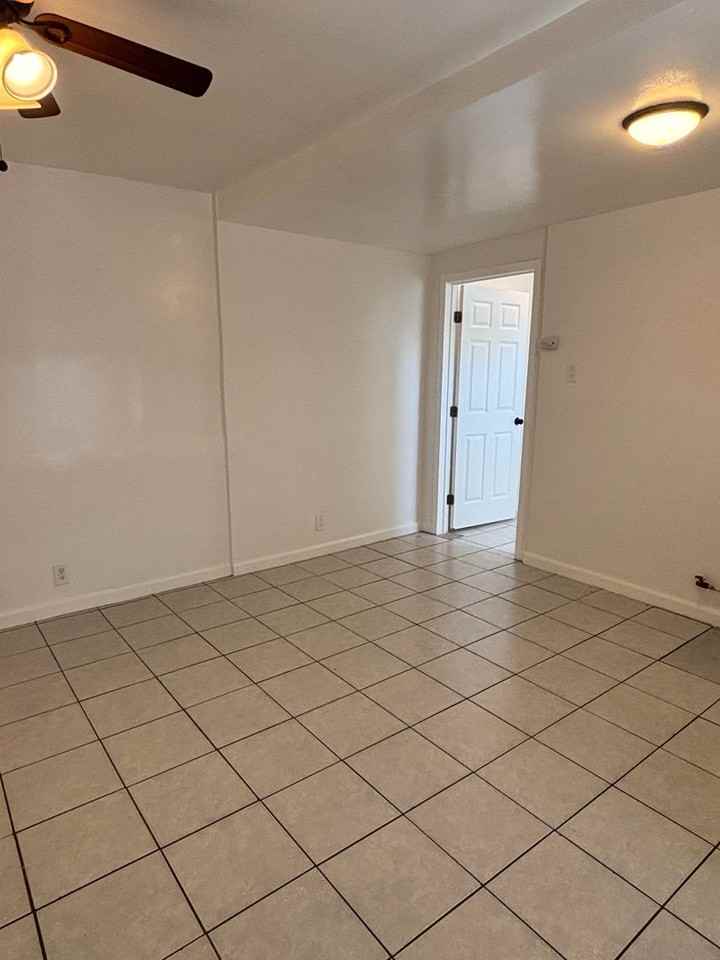 2402 E 130th St - Photo 4 of 12