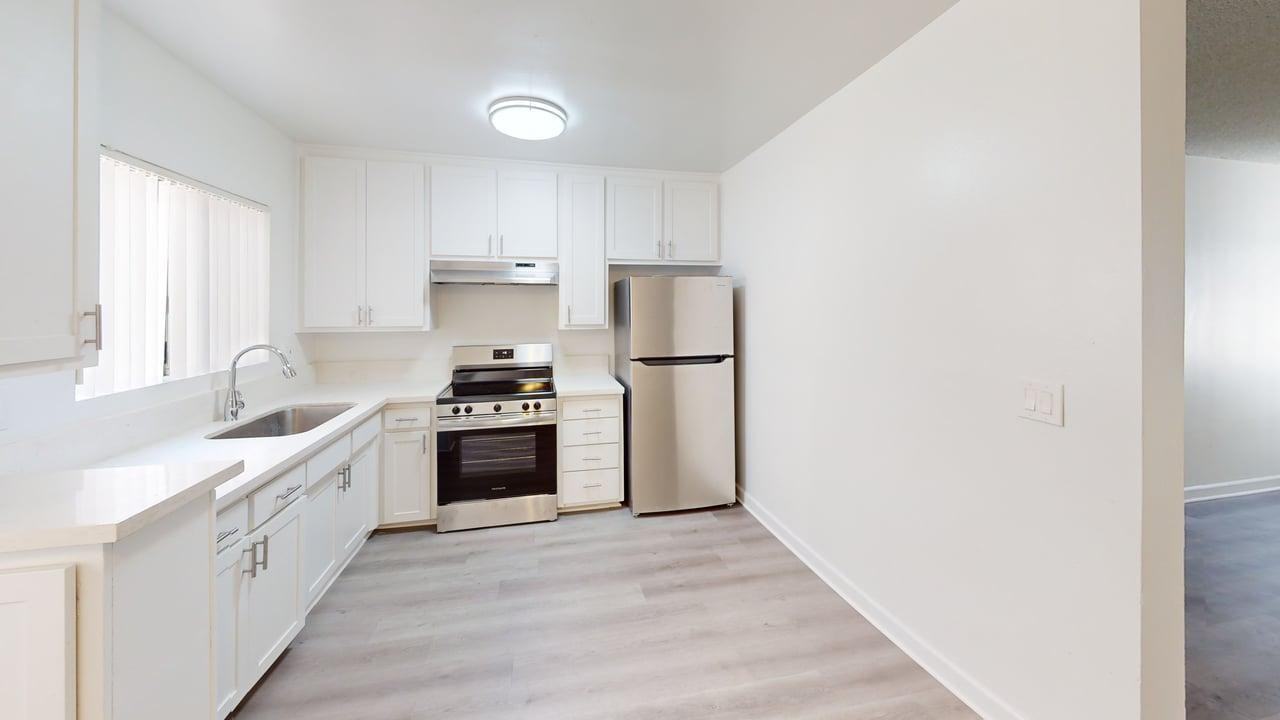 Chateau 16700 Devonshire Apartments, LLC - Photo 4 of 14