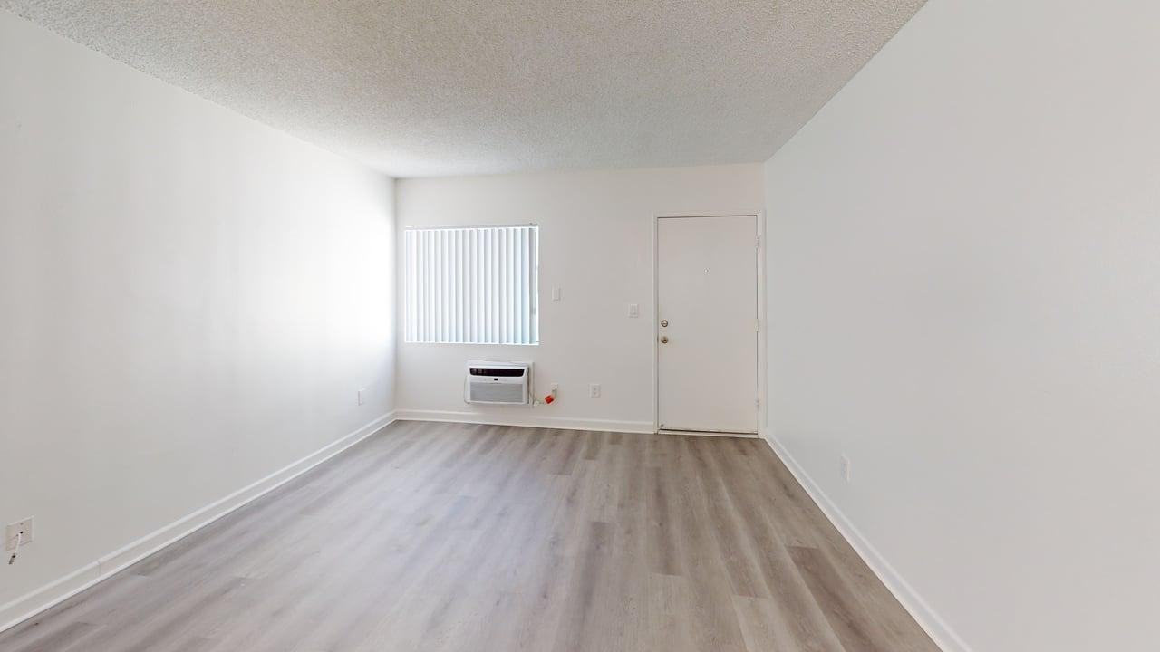 Chateau 16700 Devonshire Apartments, LLC - Photo 6 of 14