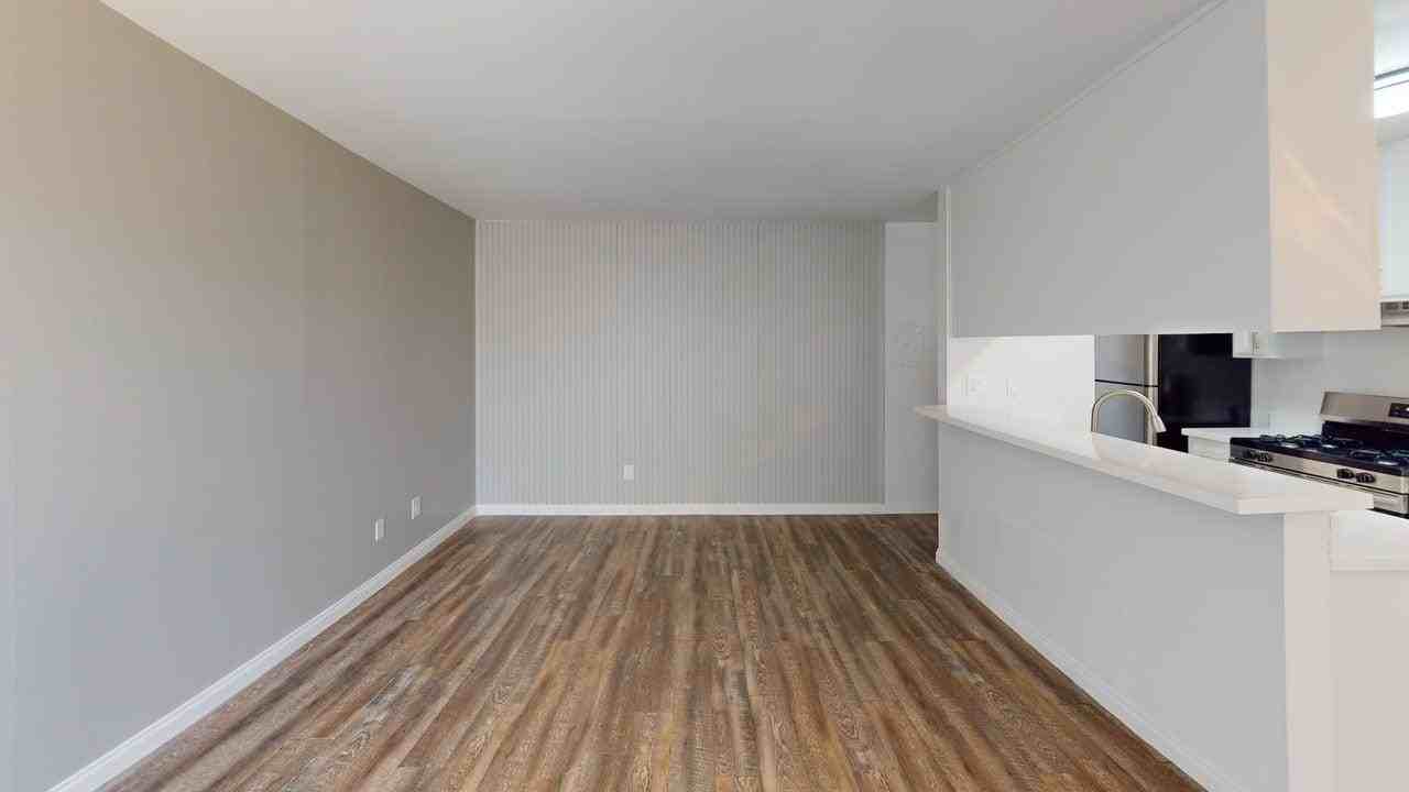 Chateau 16860 Chatsworth Apartments, LLC - Photo 5 of 13