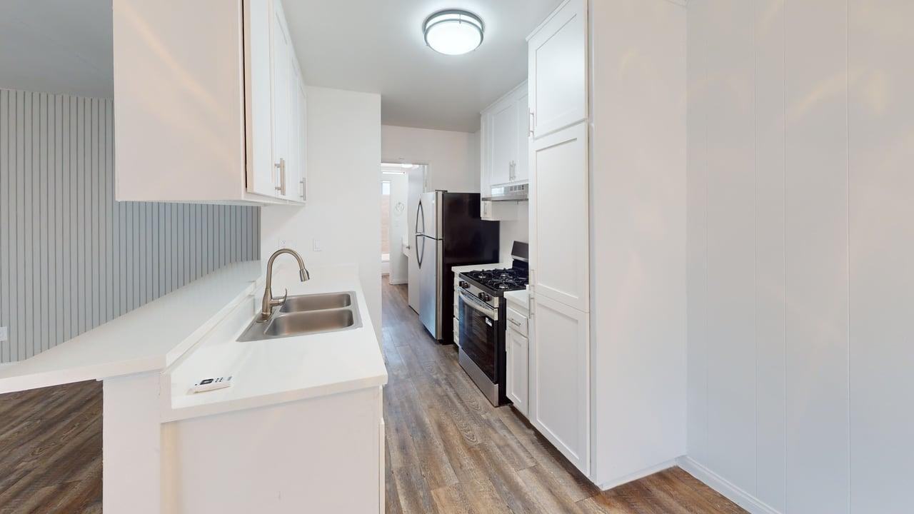 Chateau 16860 Chatsworth Apartments, LLC - Photo 6 of 13