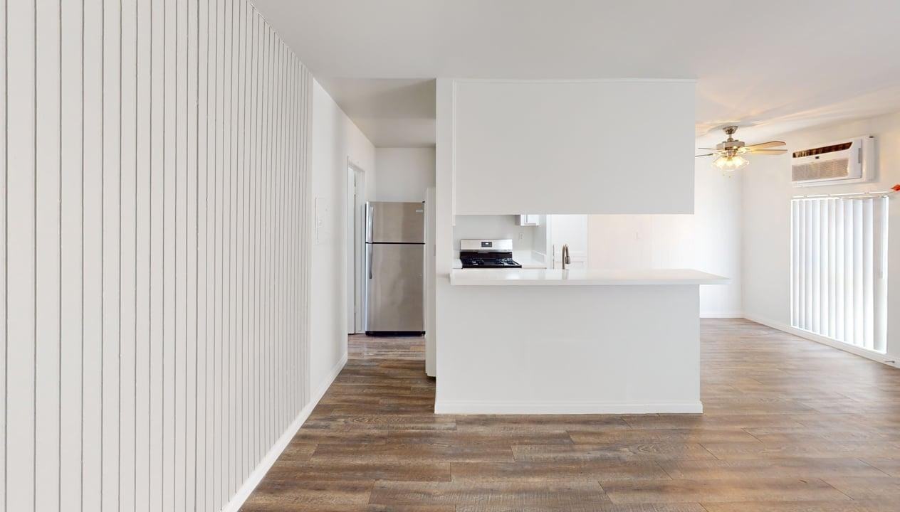 Chateau 16860 Chatsworth Apartments, LLC - Photo 7 of 13