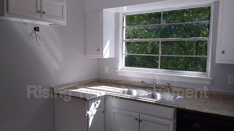 4404 Avenue M - Photo 7 of 16