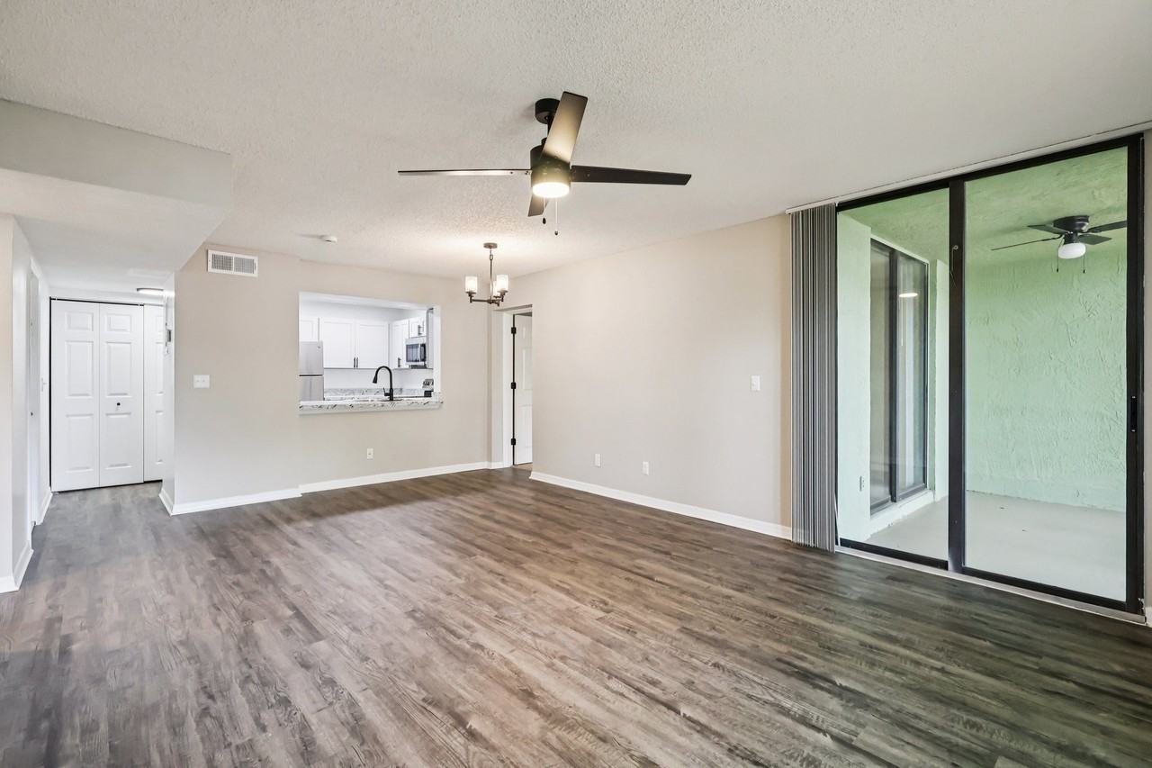 Lakeside Glen Apartments - Photo 4 of 50