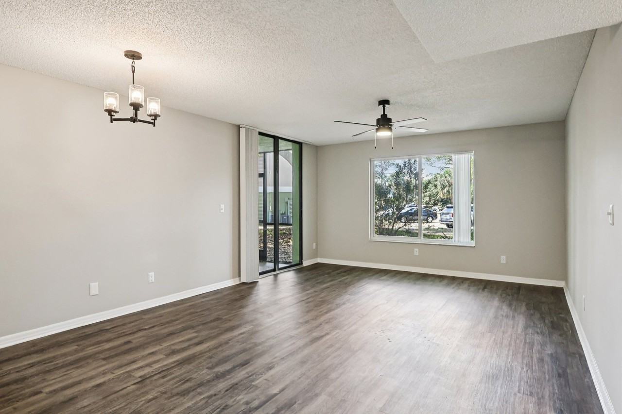 Lakeside Glen Apartments - Photo 2 of 50