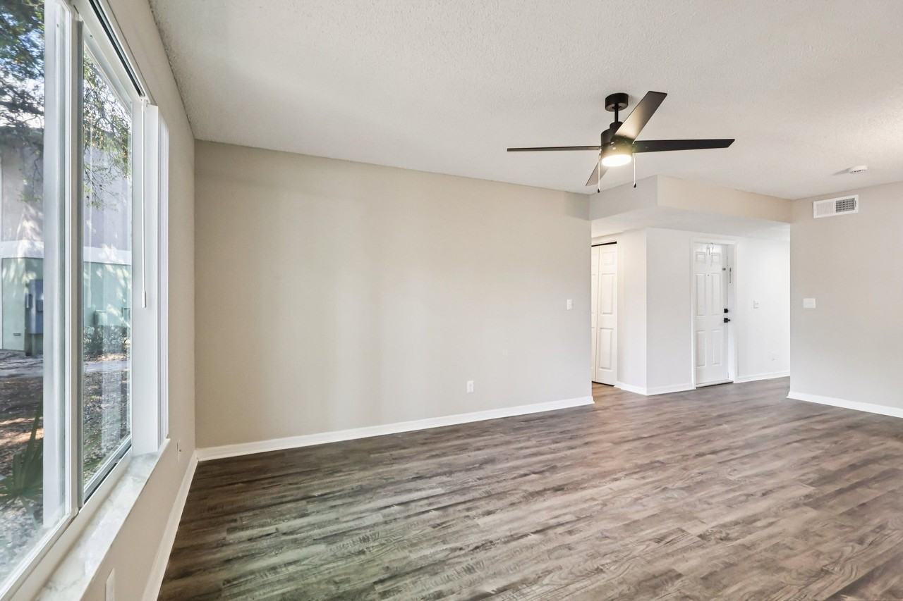 Lakeside Glen Apartments - Photo 5 of 50