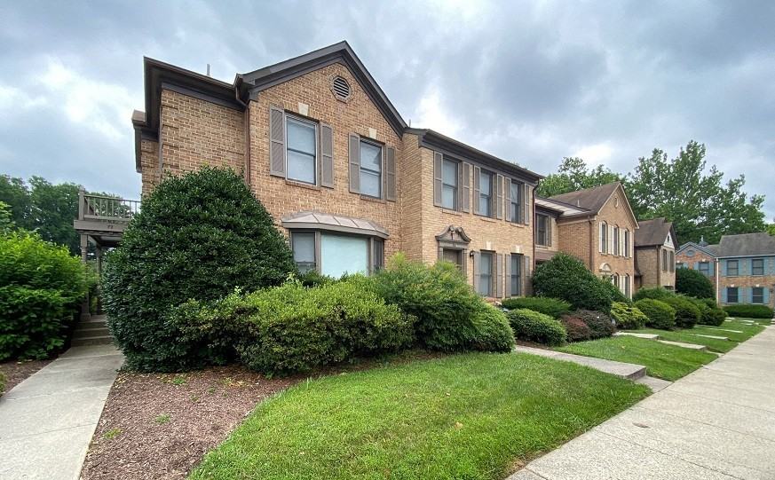 Naples Manor Townhomes - Photo 2 of 6