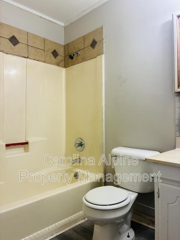 409 Morton St - Photo 7 of 10