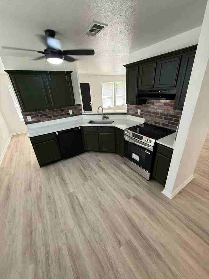 3713 Devonaire Dr - Photo 3 of 12