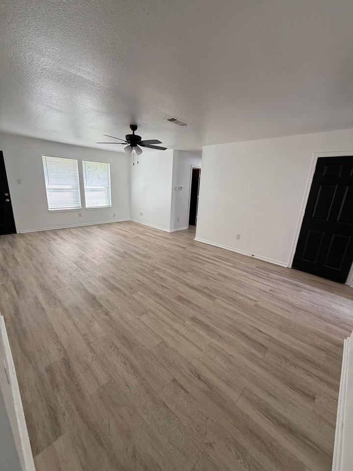 3713 Devonaire Dr - Photo 4 of 12