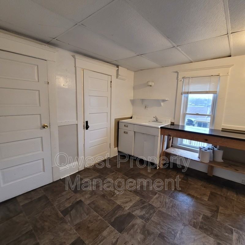 1115 Fulton St E #2 - Photo 3 of 7