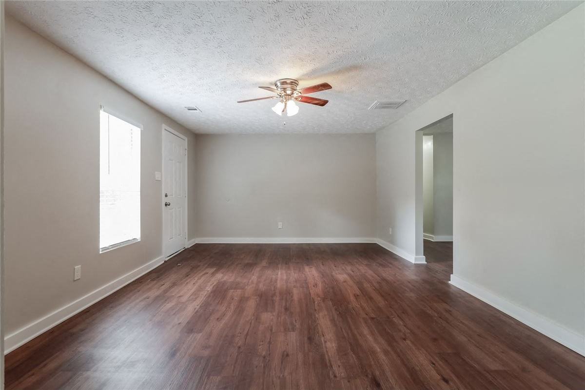 1472 California Ave - Photo 2 of 15