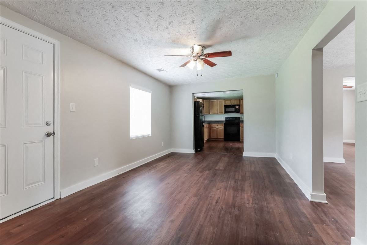 1472 California Ave - Photo 4 of 15