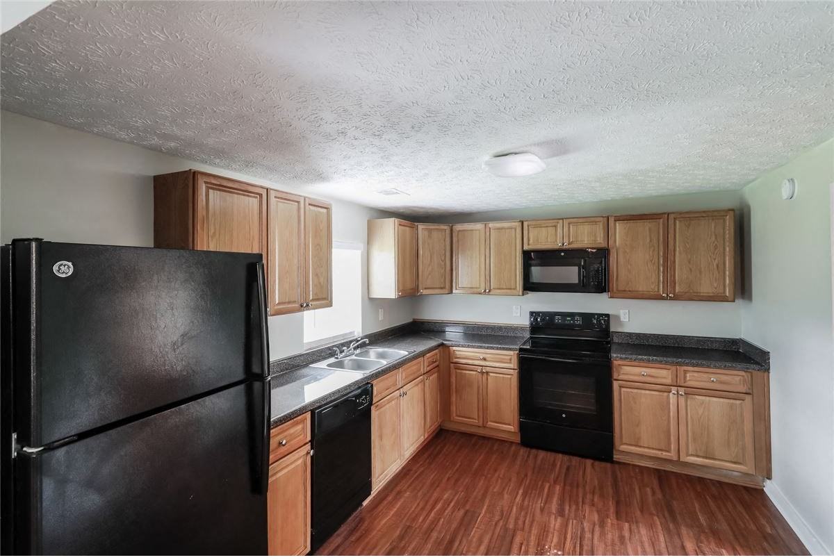 1472 California Ave - Photo 5 of 15