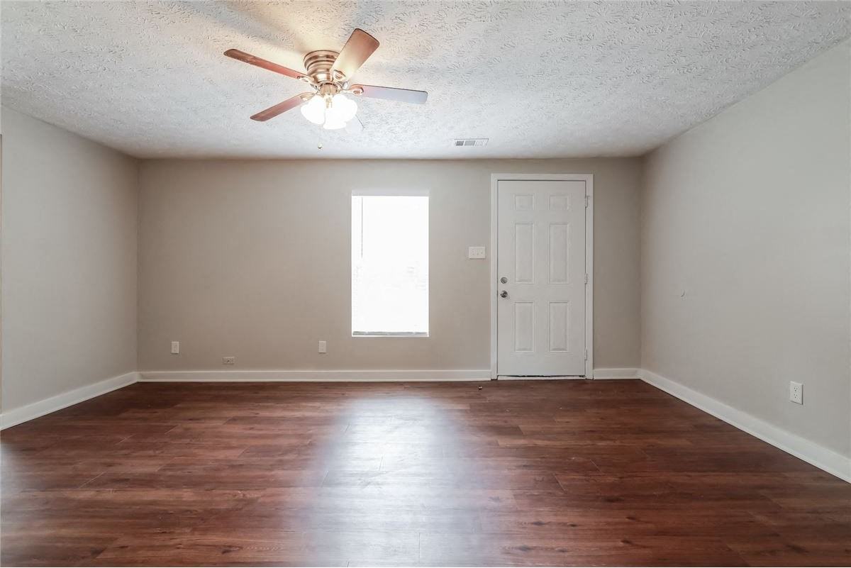 1472 California Ave - Photo 6 of 15