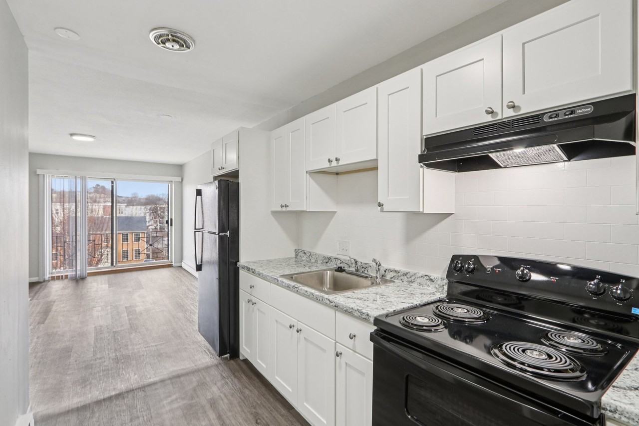 480 Norfolk - Photo 3 of 4