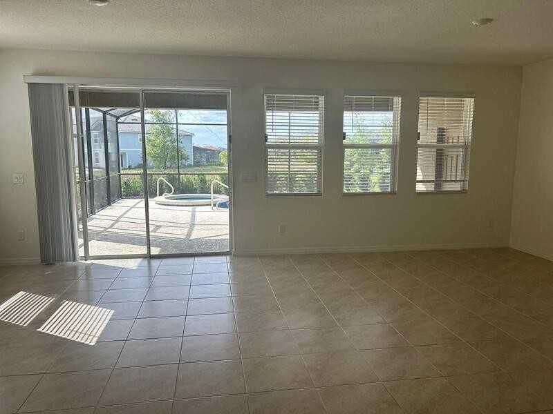 7604 Oakmoss Loop - Photo 4 of 31