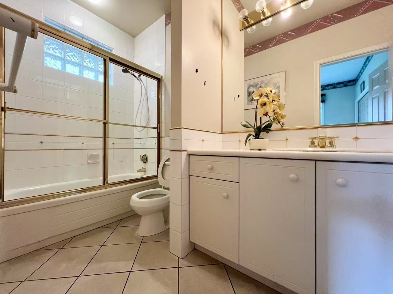 7591 Tweedsmuir Avenue #x - Photo 5 of 8