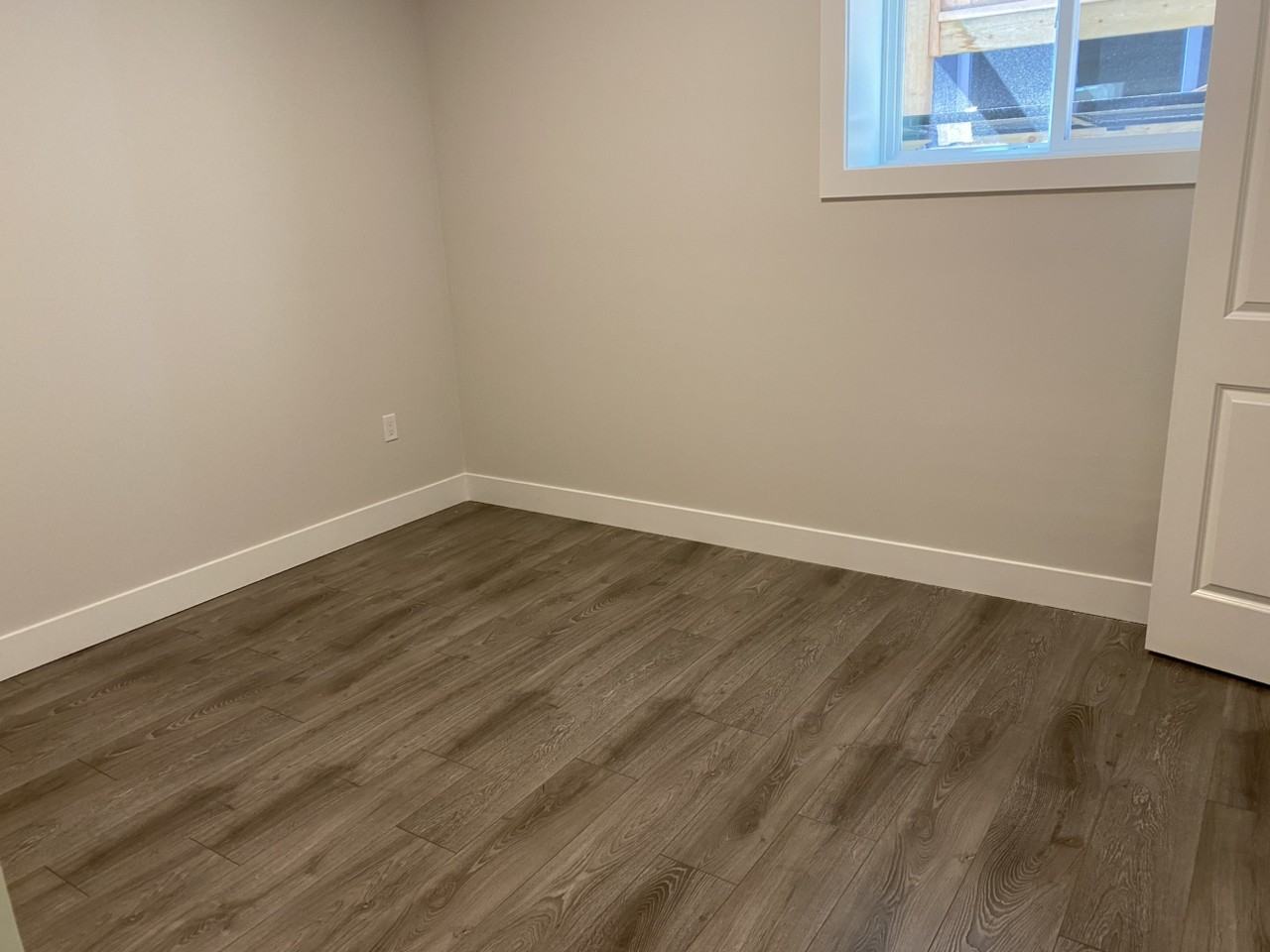 16689 17B Ave - Photo 3 of 4