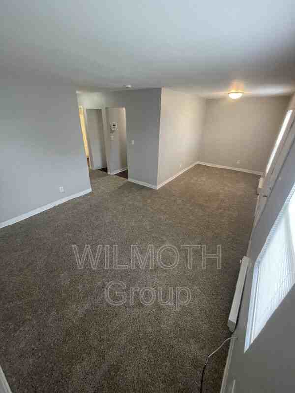 2045 N Dearborn St - Photo 2 of 17