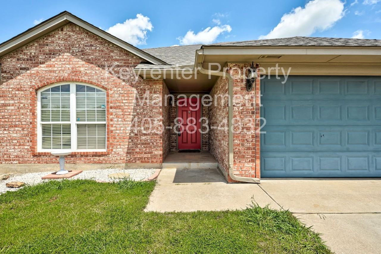 609 Sw 38th Pl - Photo 3 of 38