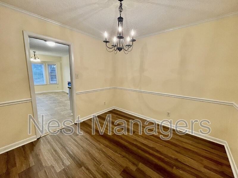 2109 Hollyridge Pl - Photo 3 of 24