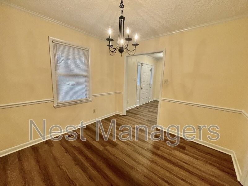 2109 Hollyridge Pl - Photo 4 of 24