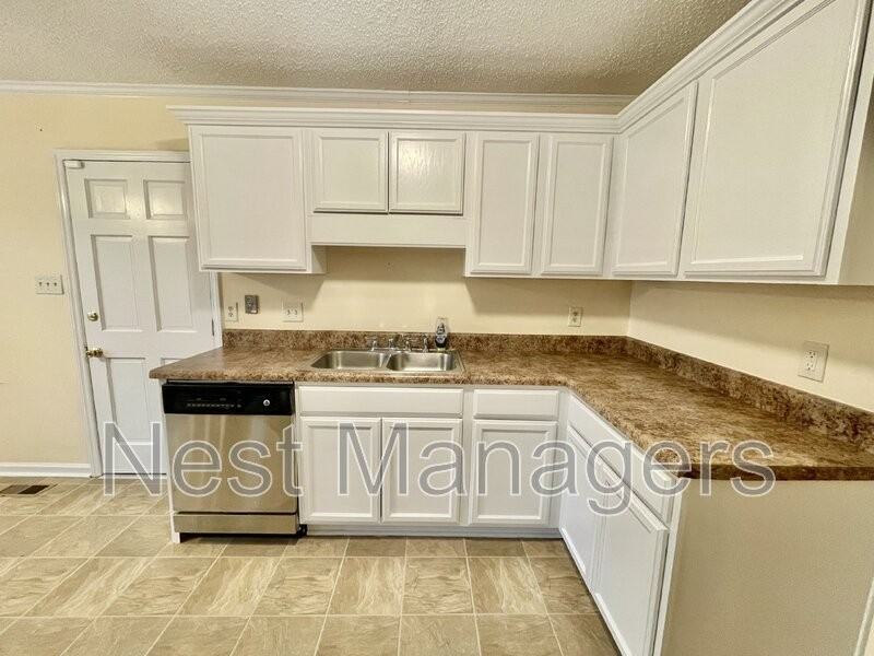 2109 Hollyridge Pl - Photo 6 of 24