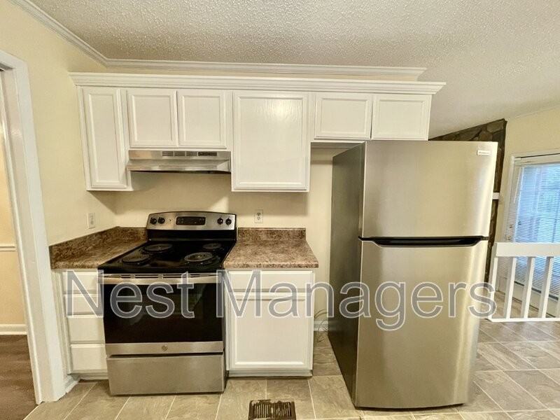 2109 Hollyridge Pl - Photo 7 of 24