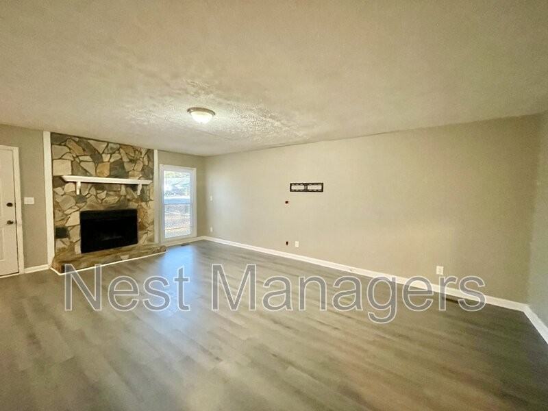 6928 Bostick Dr - Photo 3 of 18