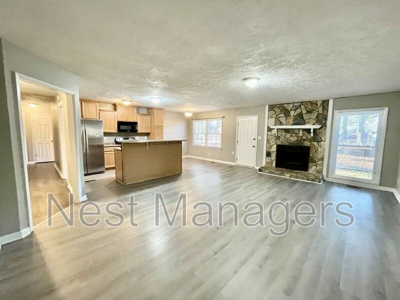 6928 Bostick Dr - Photo 4 of 18