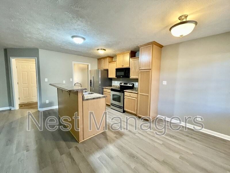 6928 Bostick Dr - Photo 5 of 18