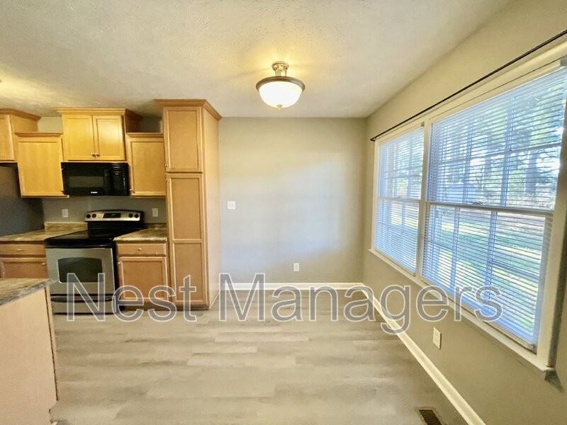 6928 Bostick Dr - Photo 6 of 18