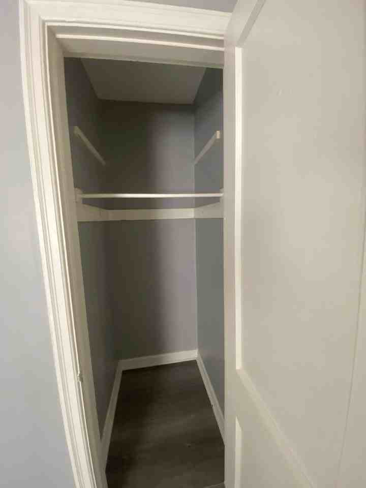 1048 Rosemont Ave - Photo 3 of 17