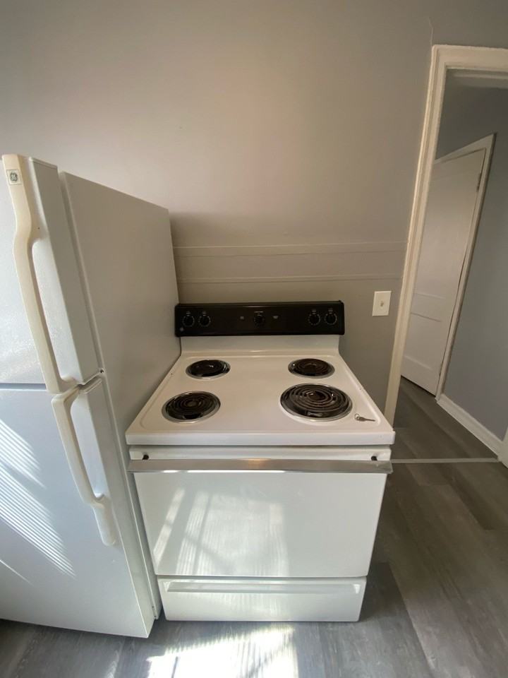 1048 Rosemont Ave - Photo 4 of 17