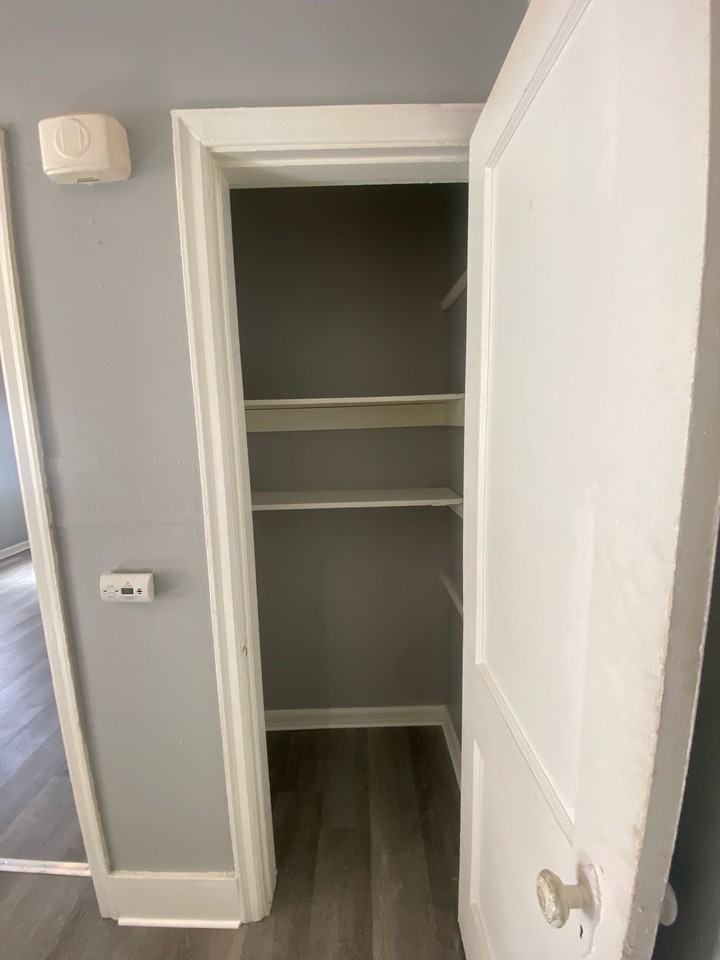 1048 Rosemont Ave - Photo 5 of 17