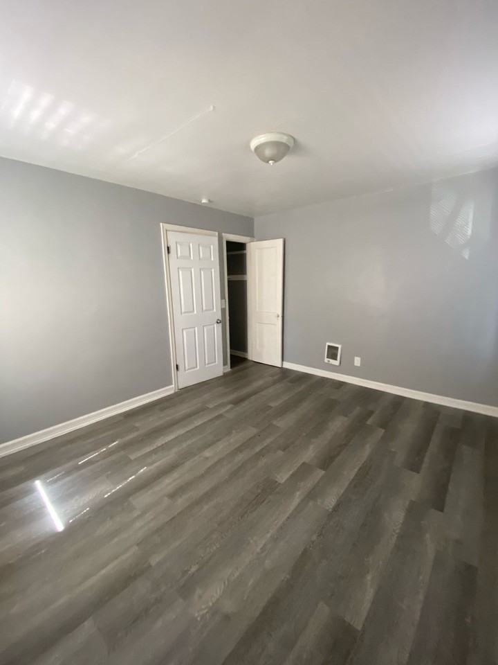 1048 Rosemont Ave - Photo 7 of 17