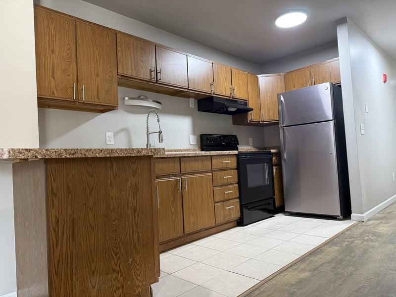 825 Wisconsin St - Photo 4 of 22