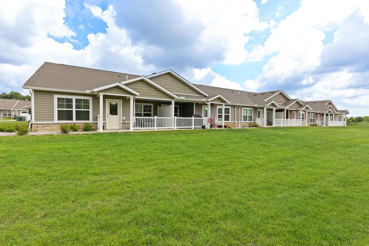 Redwood Vandalia - Photo 3 of 20