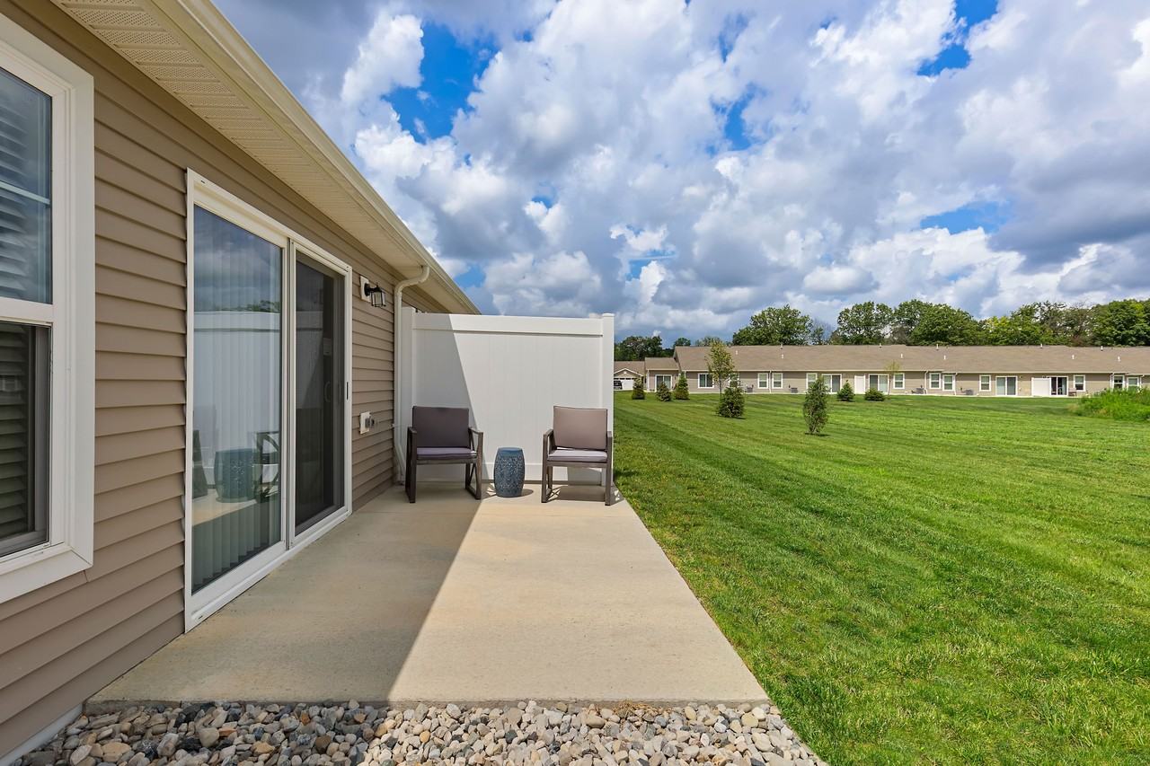 Redwood Vandalia - Photo 4 of 20