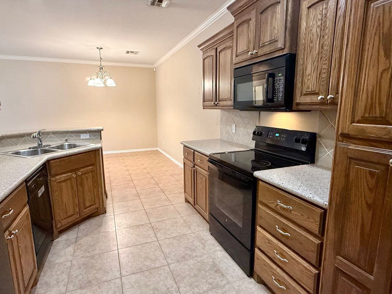 11313 Nw 121st Pl - Photo 4 of 18